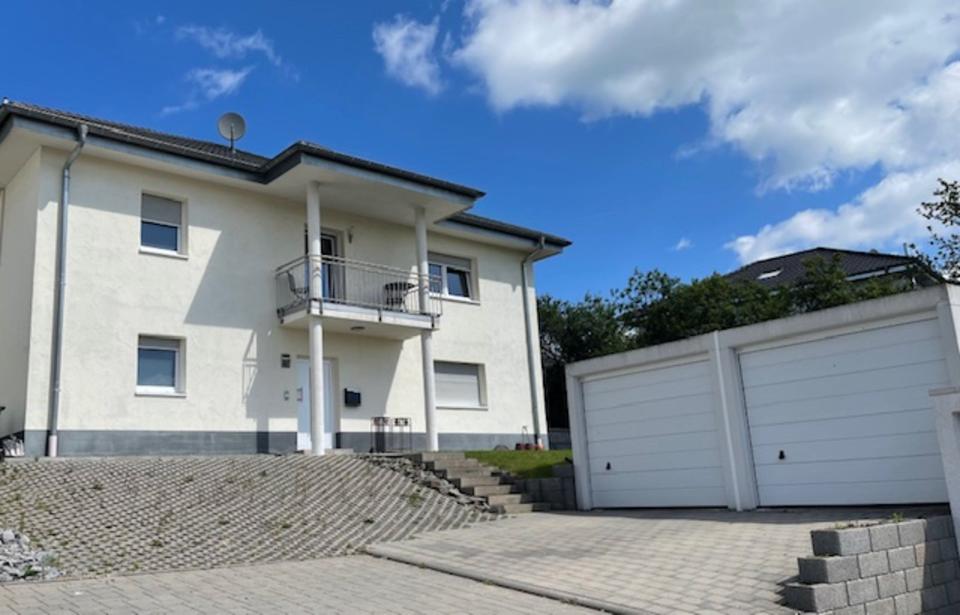 Thumbnail-Großes Einfamilienhaus mit toller Aussicht