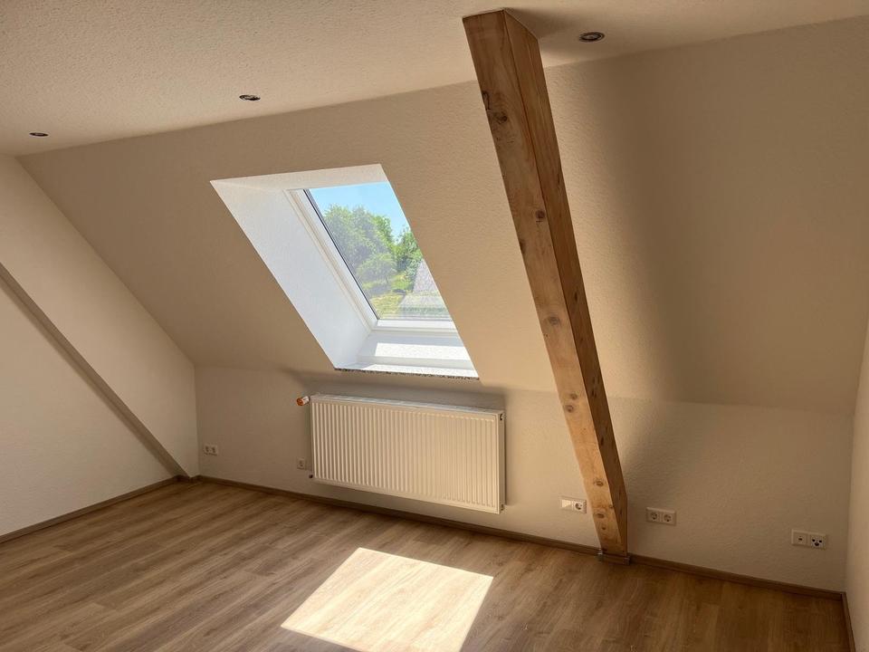 Thumbnail-Geräumige 4-Zimmer Wohnung mit Wintergarten zu vermieten