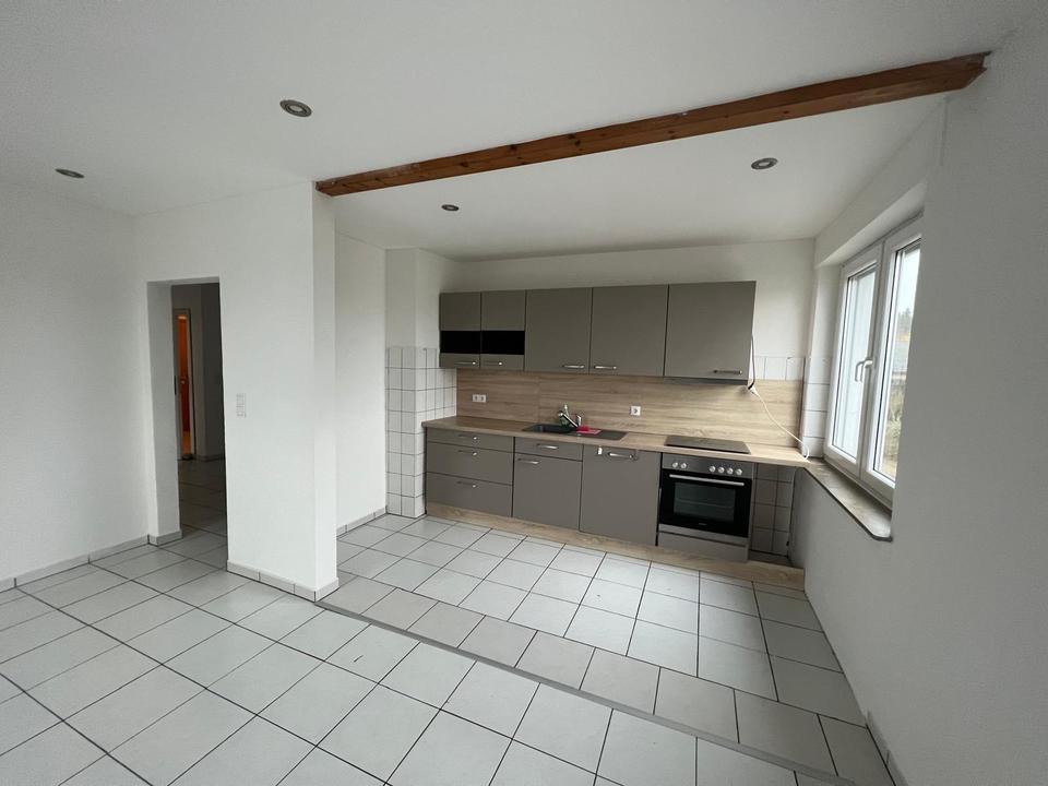 Thumbnail-Attraktive 2-Zimmer-Wohnung mit Einbauküche Badewanne