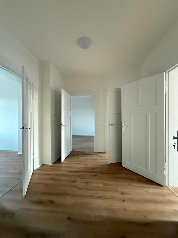 Thumbnail-*Aktion: 1000€ Umzugshilfe und kleine Kaution!!! Schöne günstige 3-Zimmer-Wohnung! Erstbezug nach Sanierung! Mit Einbauküche!!!!