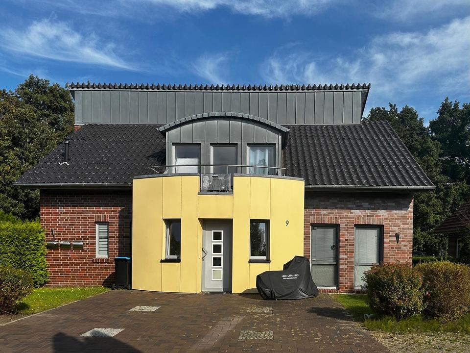 Thumbnail-Ihrhove, sehr schöne, große Oberwohnung mit Balkon