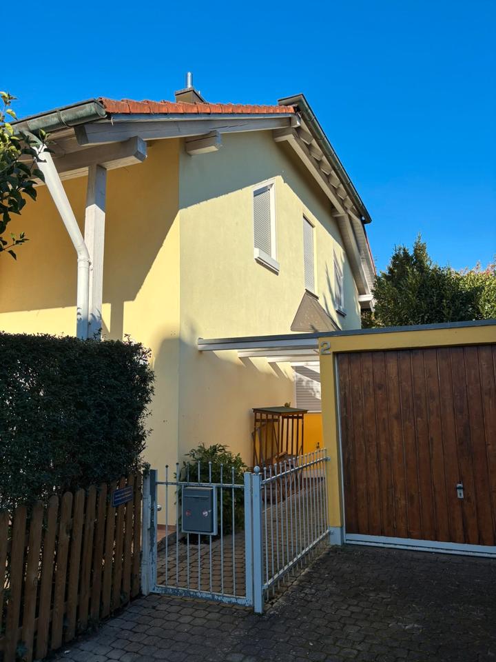 Thumbnail-Gepflegte Doppelhaushälfte in Ingolstadt-Hollerstauden mit Garage