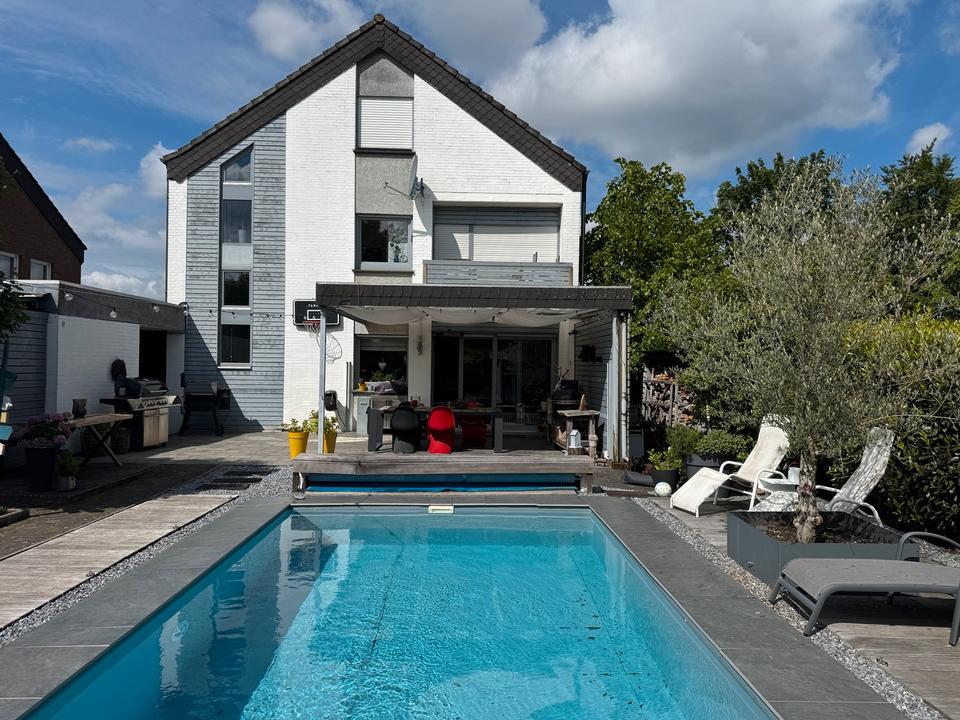 Thumbnail-Großzügiges EFH (2FH) in ruhiger und beliebter Lage mit Pool