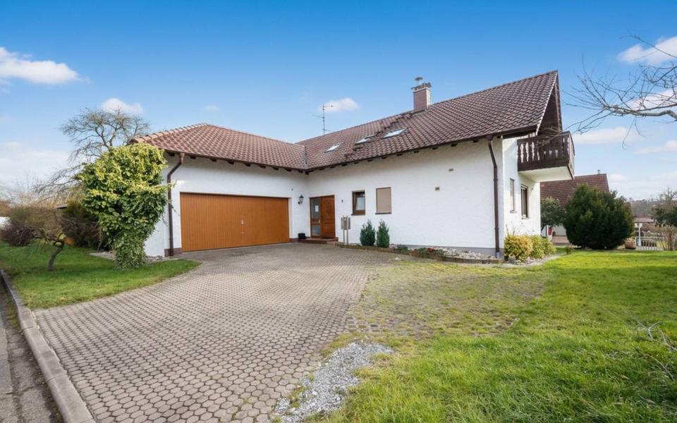 Thumbnail-Schöne 2-Zimmer Wohnung mit modernem Bad, Einbauküche, Stellplatz