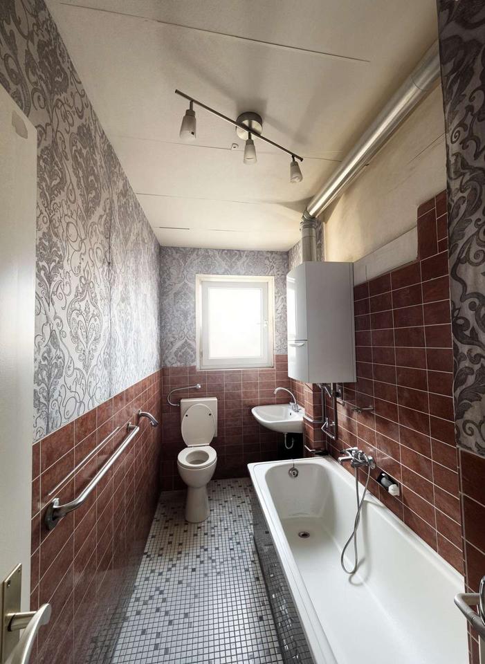 Thumbnail-Großzügige 5-Zimmer-Wohnung in- Ideal für Selbstrenovierer – 3 Monate mietfrei!