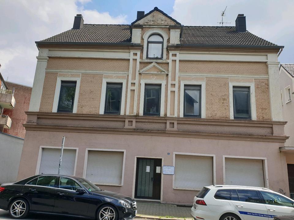 Thumbnail-Mehrfamilienhaus in Gelsenkirchen Praxis 3 Wohnungen 8 Garagen