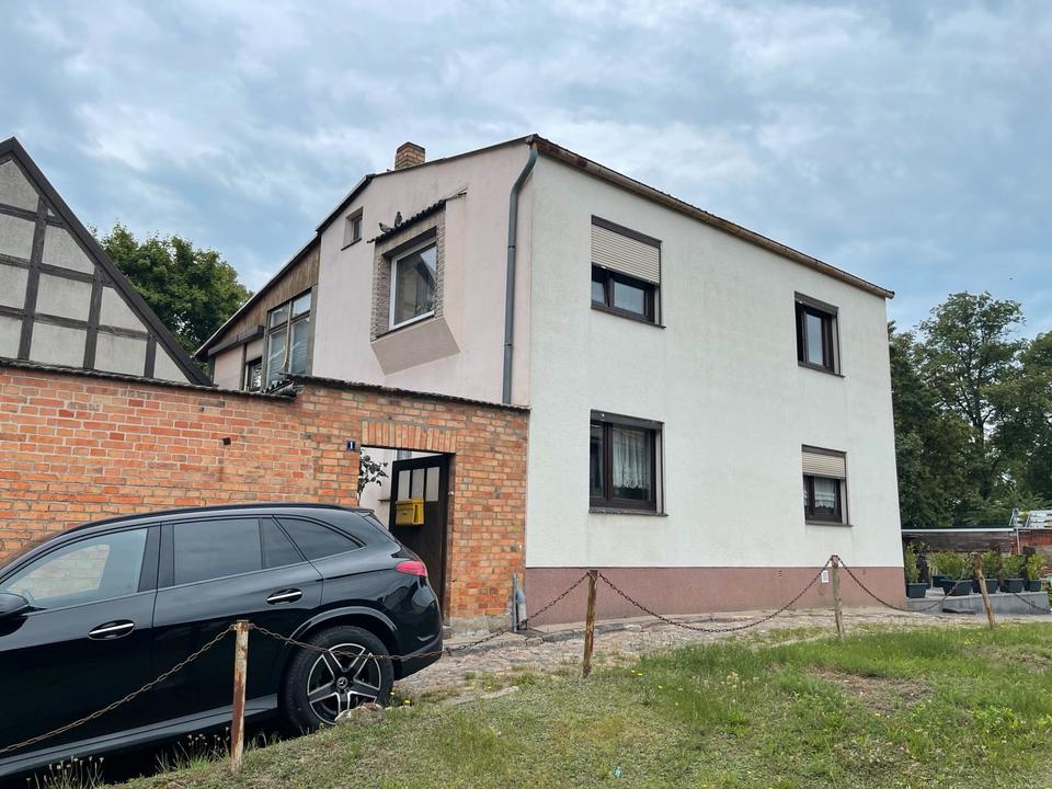 Thumbnail-Einfamilienhaus mit Parkplatzgrundstück zu verkaufen