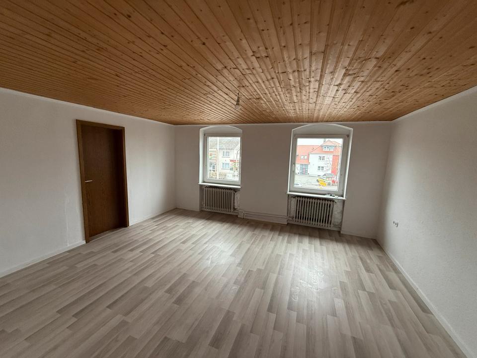 Thumbnail-Großzügige 6-Zimmer-Wohnung in Ossendorf