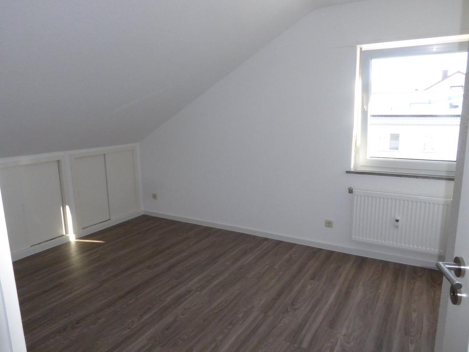 Thumbnail-Gemütliche 3-Zimmer-Dachgeschosswohnung in Kalbach-Mittelkalbach