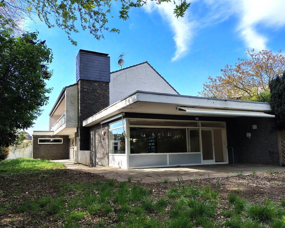 Thumbnail-großes Wohnhaus mit Garten + Gewerbefläche (BüroPraxis)