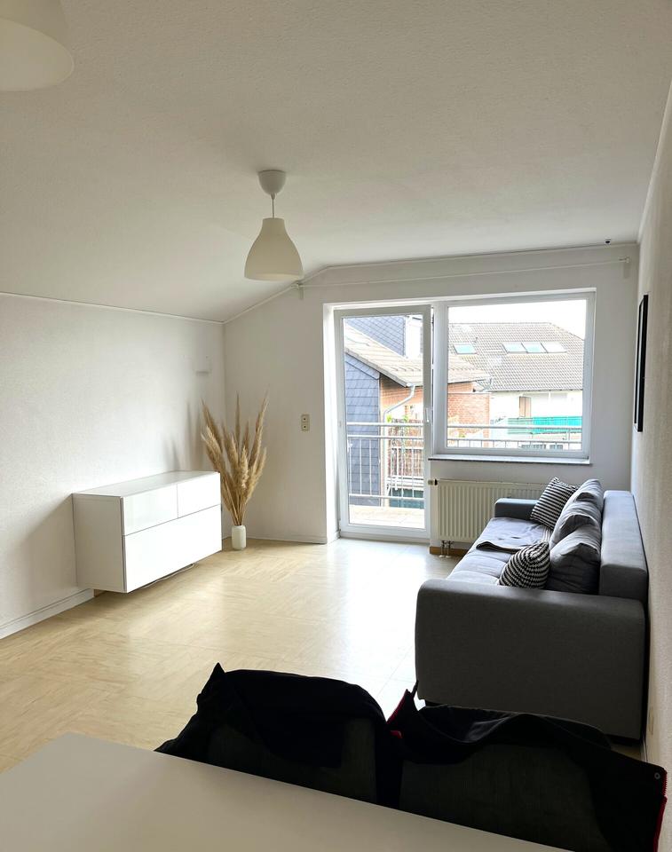 Thumbnail-Charmante 2-Zimmer-Dachgeschosswohnung mit Balkon – Vermietung nur mit Wohnberechtigungsschein