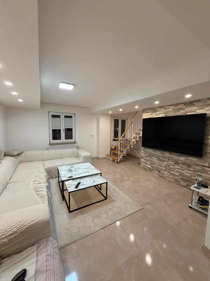 Thumbnail-Großzügige 125 qm2 Maisonettewohnung mit 2 Eingängen