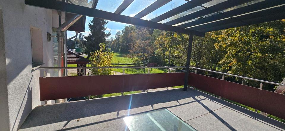 Thumbnail-Ruhige und großzügig 3.5 Zimmer Wohnung mit Balkon und 2 Bädern