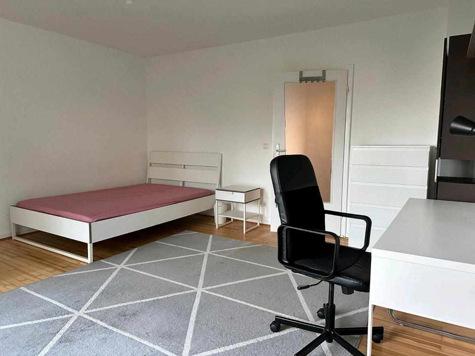 Thumbnail-Großes möbliertes Zimmer mit Balkon & Parkblick frei ab 1. April