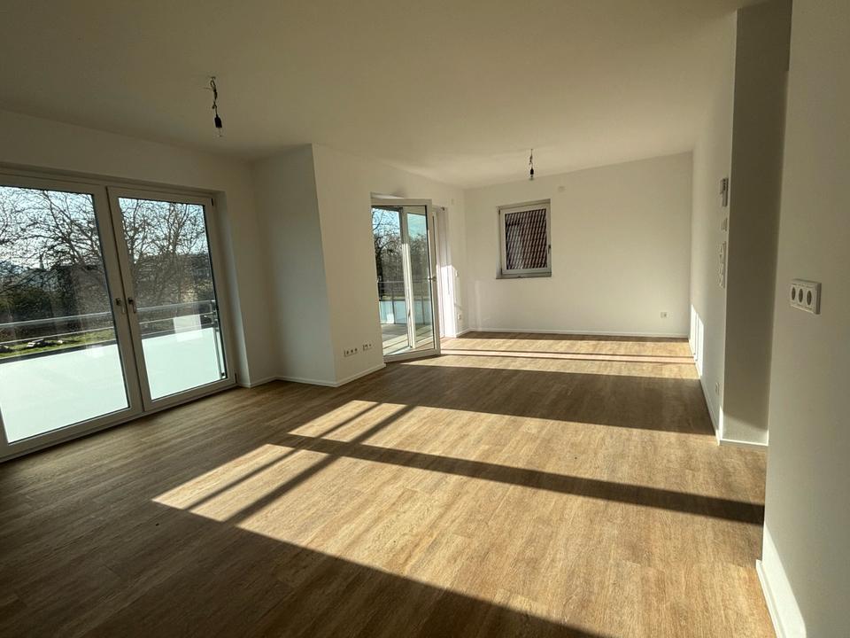 Thumbnail-3-Zimmer, 1. OG Wohnung mit Balkon