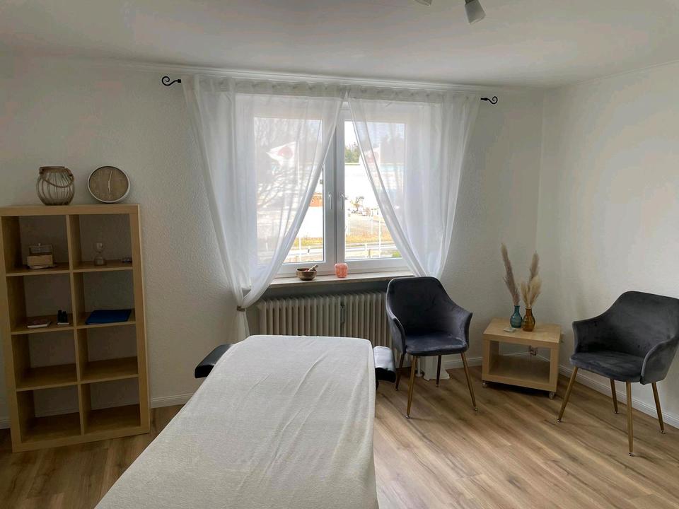 Thumbnail-heller Behandlungsraum Praxisraum 15 qm