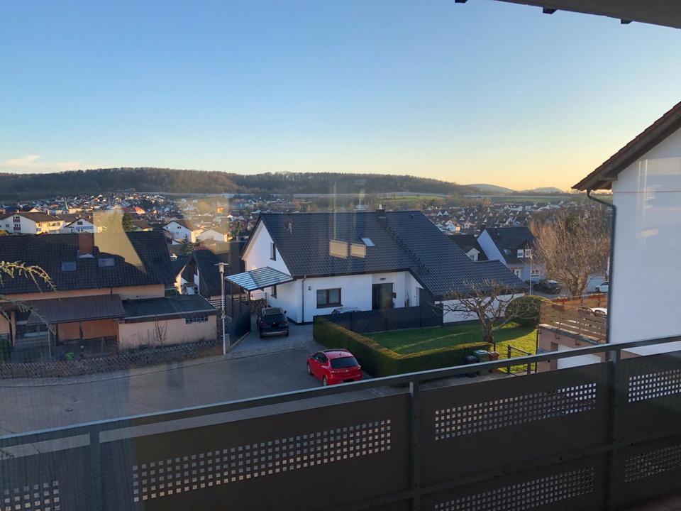 Thumbnail-Geräumige 4-Zimmer-Wohnung mit Balkon