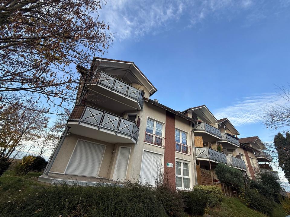 Thumbnail-Hochwertig renovierte 3 Raum Wohnung mit Terrasse