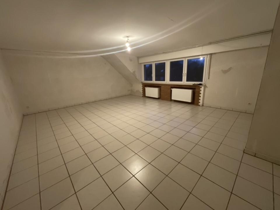 Thumbnail-Schöne helle renovierte Dachgeschosswohnung