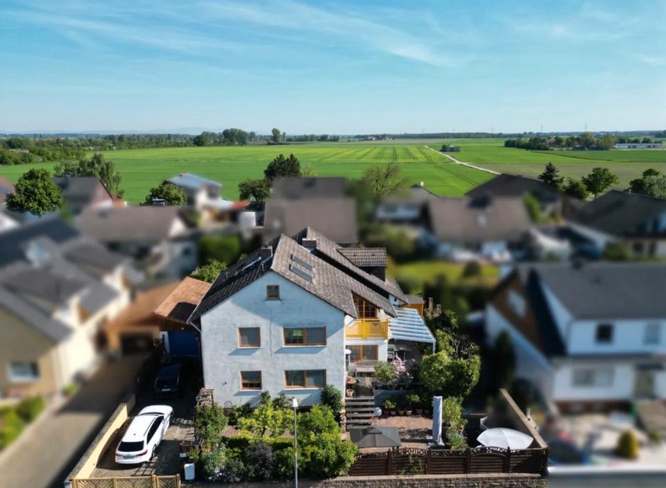 Thumbnail-Großzügiges Zweifamilienhaus in 2. Feldrandlage