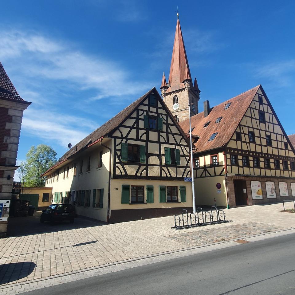 Thumbnail-Mehrfamilienhaus mit Gewerbeeinheit