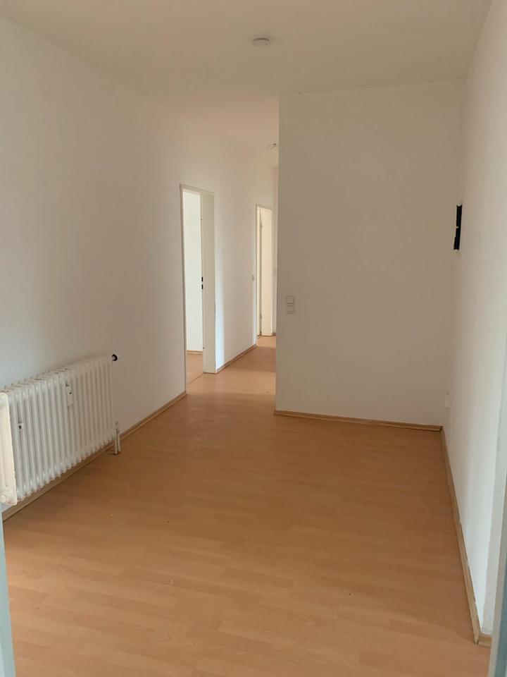 Thumbnail-Großzügige 5 Zimmer Wohnung zu verkaufen Lage Sackgasse