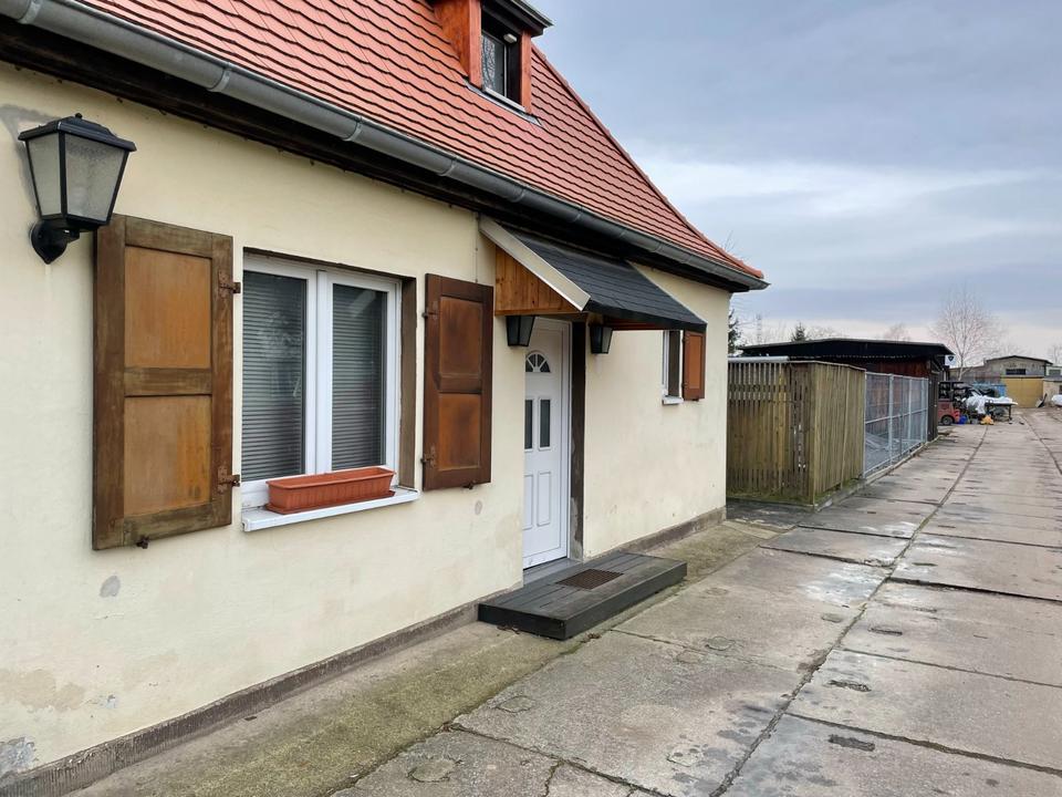 Thumbnail-Bürohaus mit Lager- und Freifläche in Radebeul-West