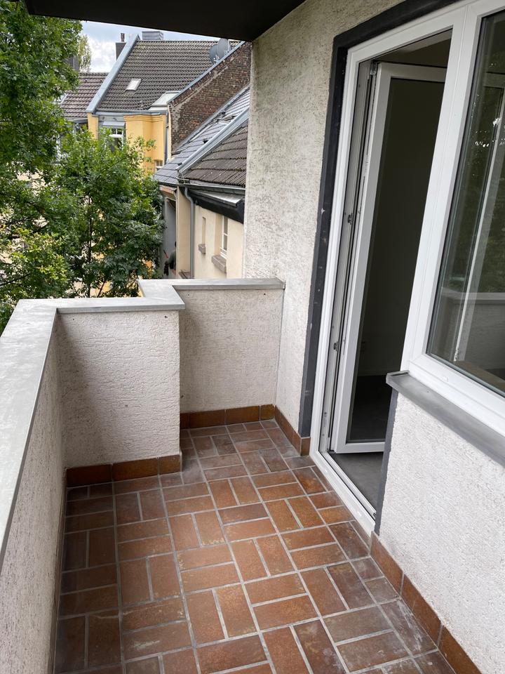 Thumbnail-EXKLUSIVE, KERNSANIERTE SINGLE WOHNUNG IN ZENTRALER LAGE !