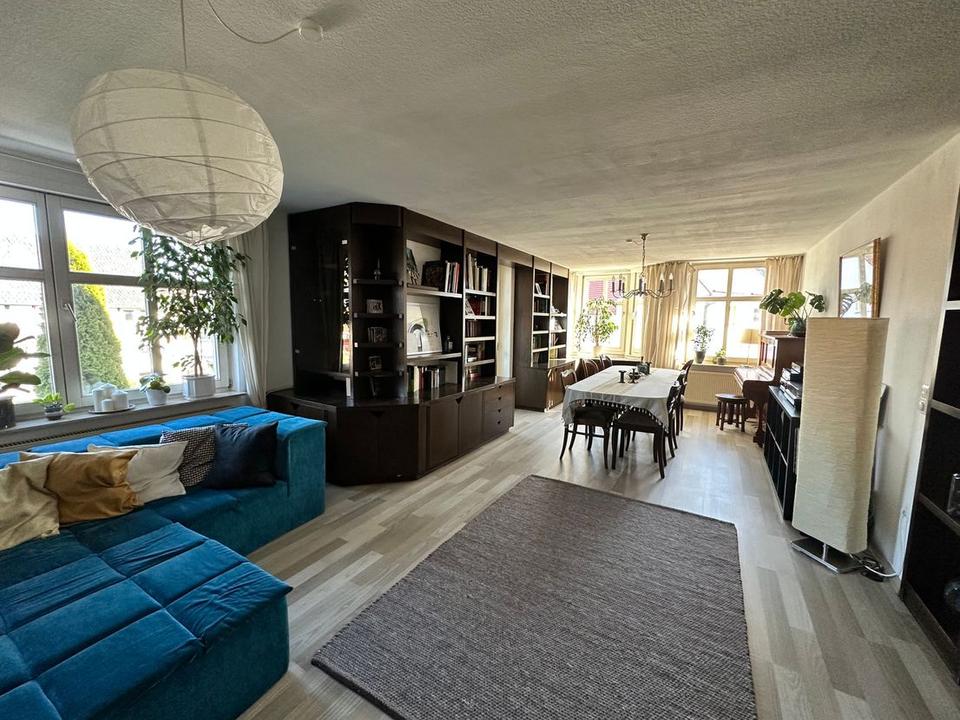 Thumbnail-Großzügige und charmante Wohnung mit Balkon, Gartenidylle & Bar