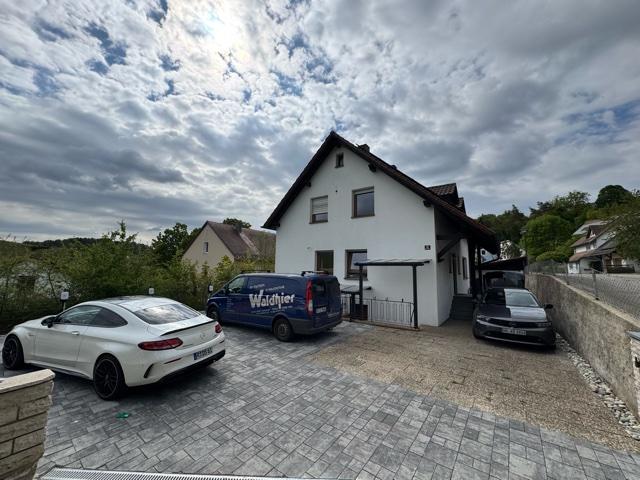 Thumbnail-Stilvolle EG-Wohnung mit 130qm Garten in Sanierung