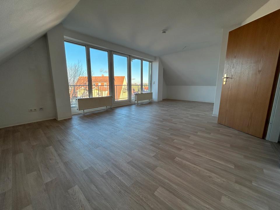 Thumbnail-Genau das Richtige! Helle 3-Zimmer-Wohnung mit Balkon im Dachgeschoss!