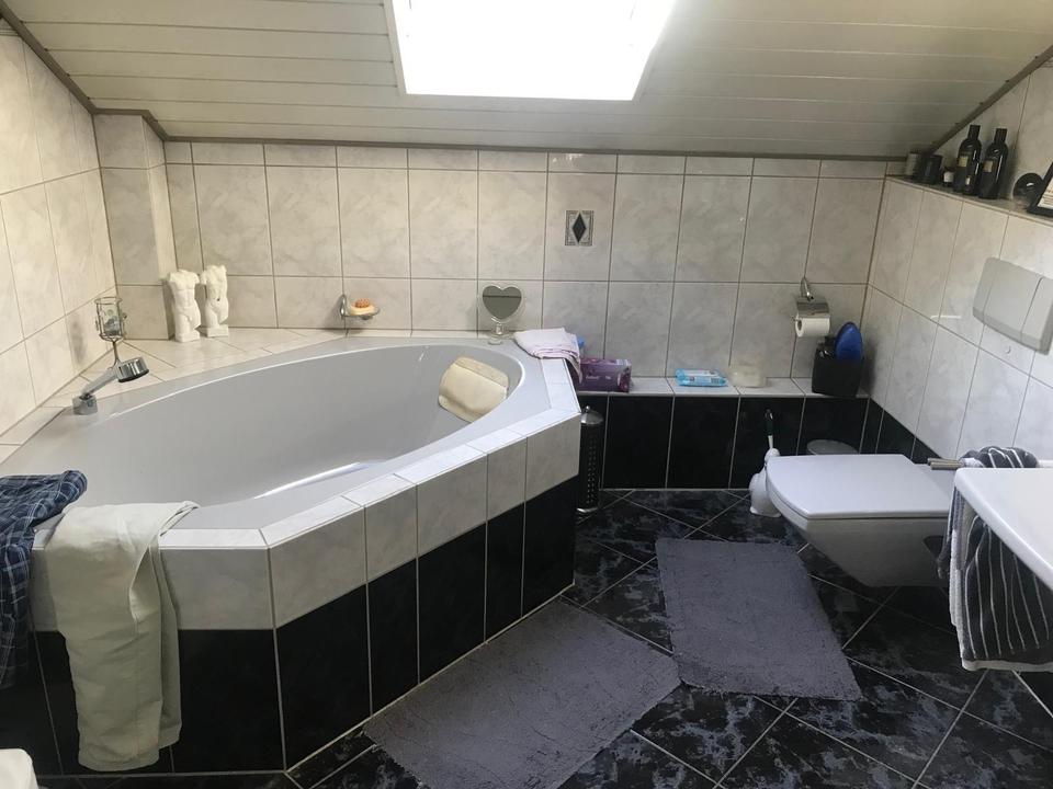 Thumbnail-Schöne Dachgeschoss Wohnung mit separaten Zugang