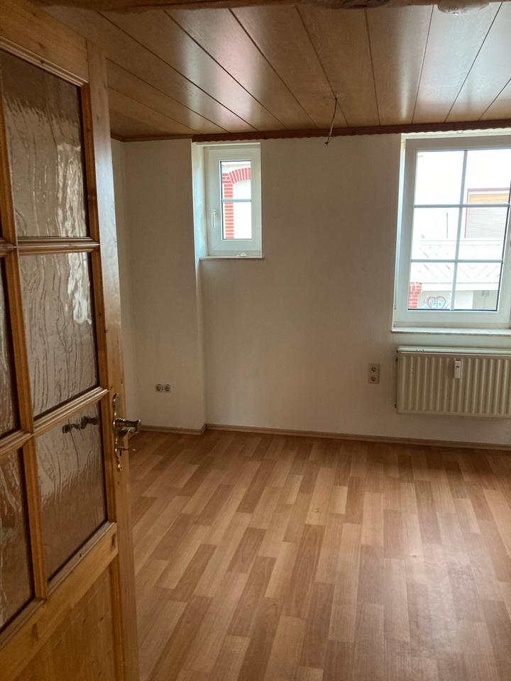 Thumbnail-4-Zimmer-Wohnung 100 m2 mit Balkon zu vermieten