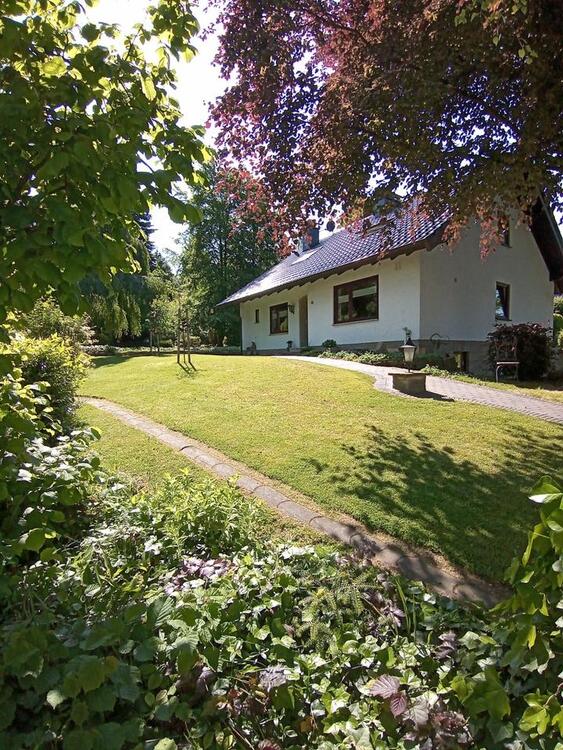 Thumbnail-Wohngebäude ruhig, waldnah, Energie-Label B, 1.775m²,BüroFriseur