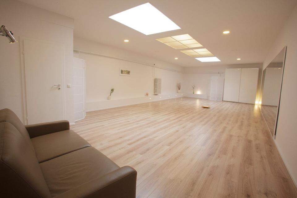 Thumbnail-Seminarraum mit Spiegel, Rückbildung, Yoga, Pilates, Therapie