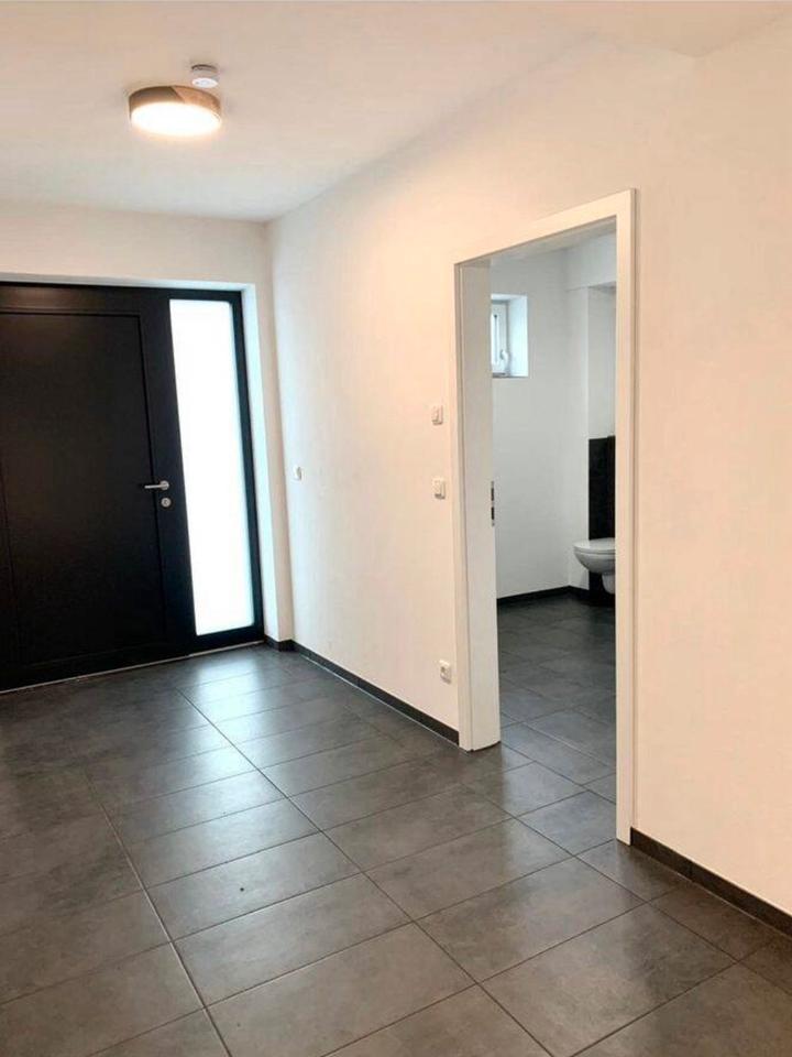 Thumbnail-3,5 Zimmer EG Wohnung mit Gewerbe und Garten