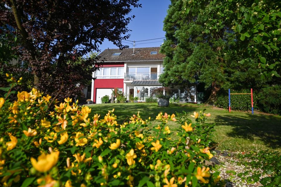 Thumbnail-Großzügiges Einfamilienhaus auf 840 m² Sonnengrundstück