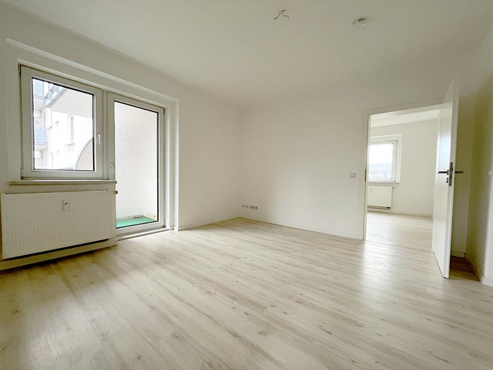 Thumbnail-4-Raum-Familienwohnung mit Balkon im Hochparterre!
