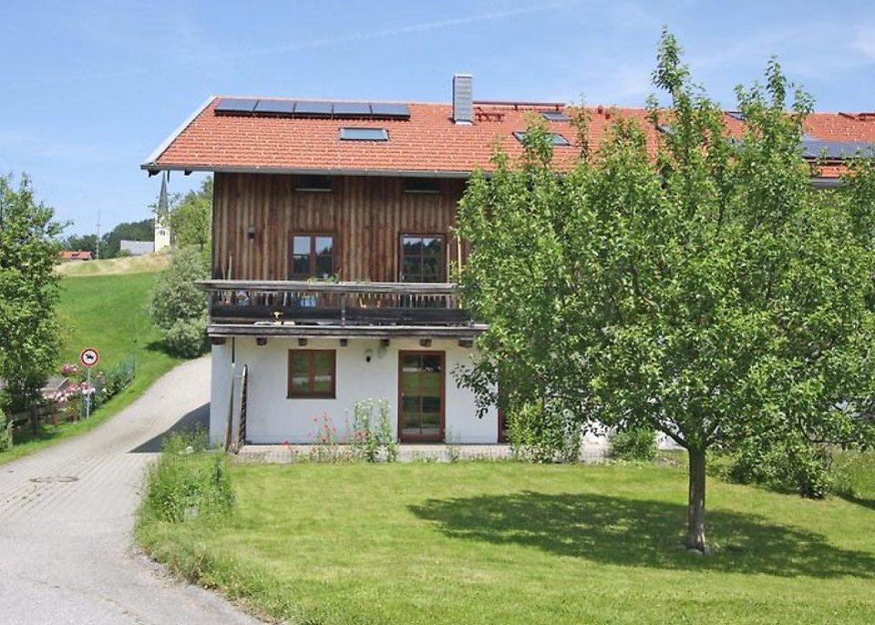 Thumbnail-Ruhige EG-Wohnung mit Terrasse, Garten, Garage und Carport
