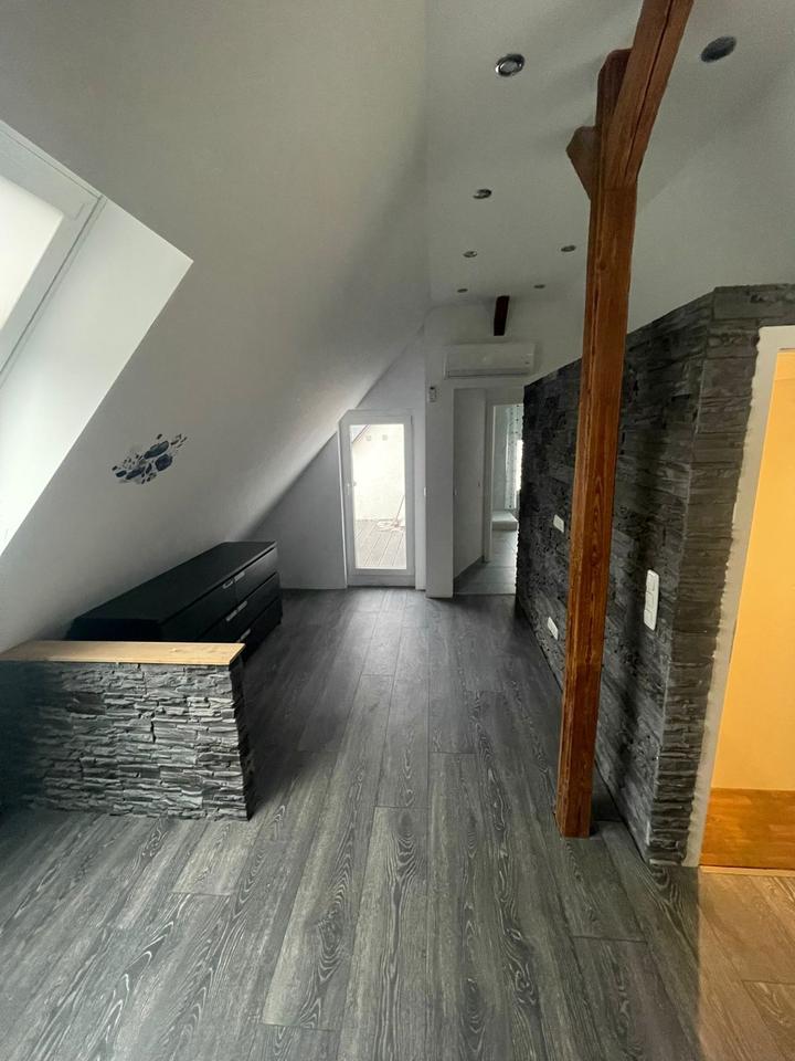 Thumbnail-Renovierte Dachgeschosswohnung mit Balkon in ruhiger Wohnlage