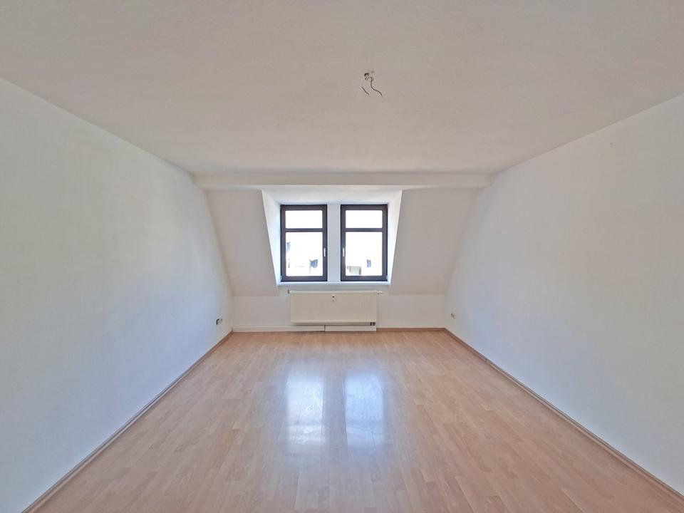 Thumbnail-Zentrale 3-Zimmer-DG-Wohnung mit Stellplatz