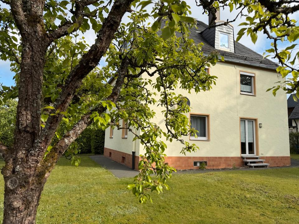 Thumbnail-Freistehendes Zweifamilienhaus, viergeschossig (unterkellert)