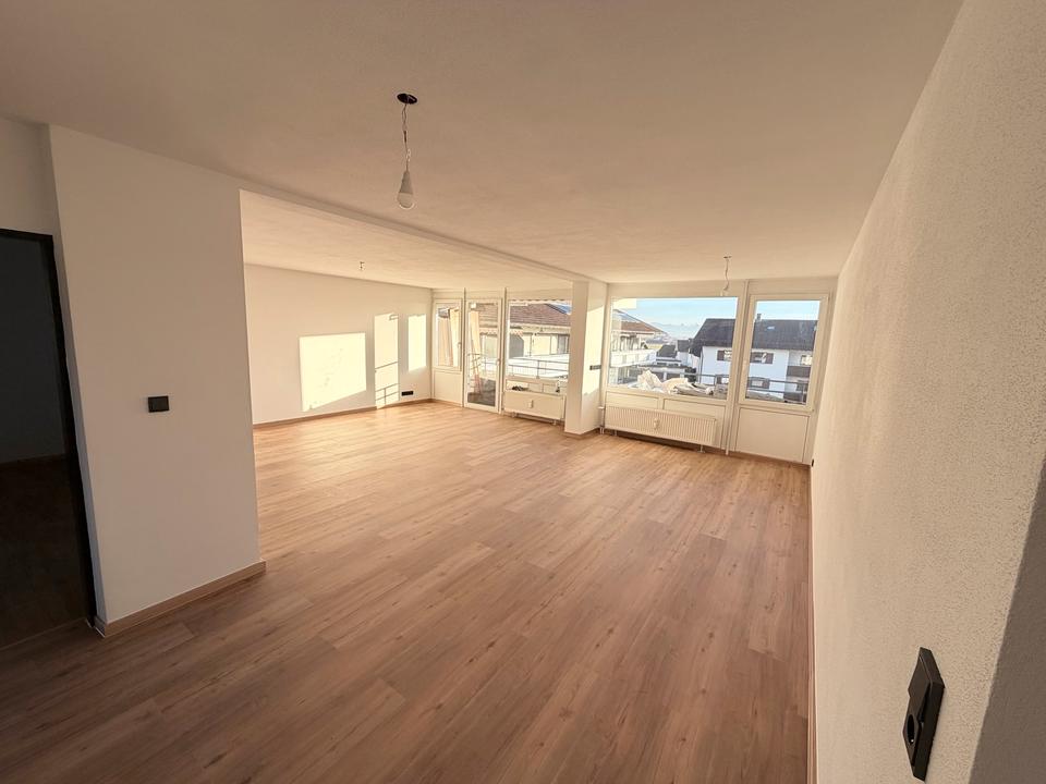 Thumbnail-Umfassend renovierte 3 Zimmer Wohnung mit Südbalkon in Probstried