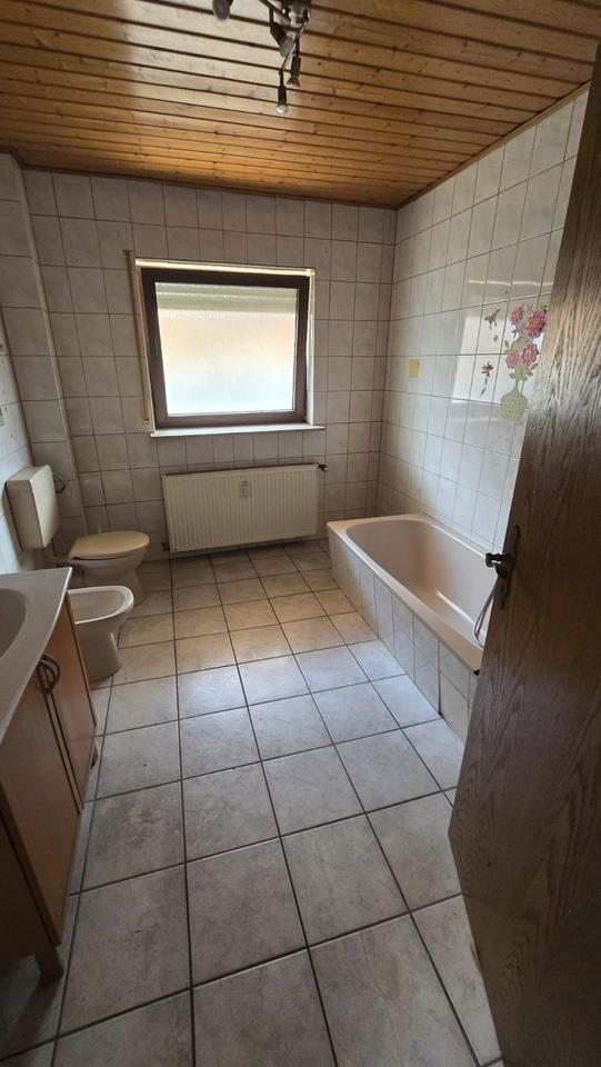 Thumbnail-2 Zimmer Wohnung 80m² mit 18m² Balkon- Tagslichtbad Badewanne