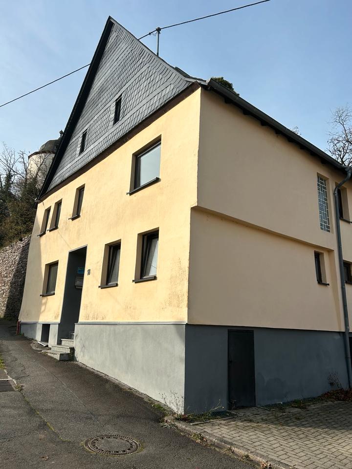 Thumbnail-Großes Einfamilienhaus in Gemünden ohne Provision zu verkaufen