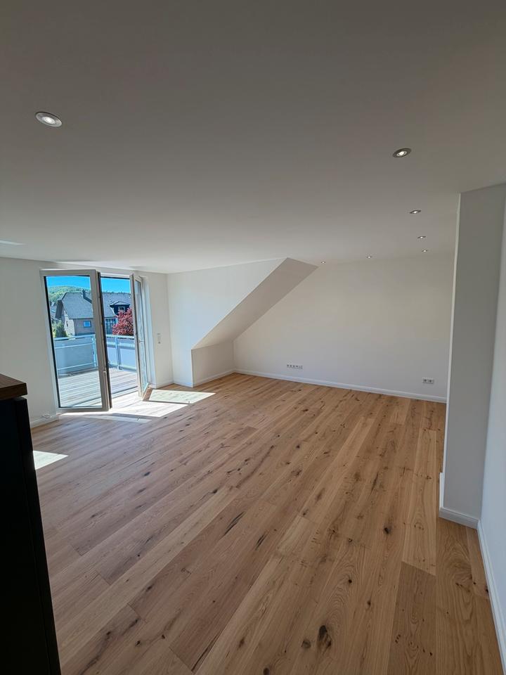 Thumbnail-Moderne Dachgeschosswohnung mit Süd-Balkon