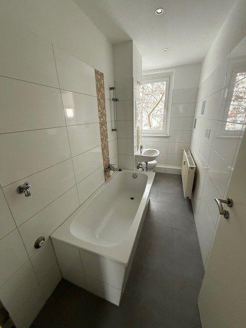 Thumbnail-4-Raum Wohnung im 3. OG mit Balkon und Wannenbad