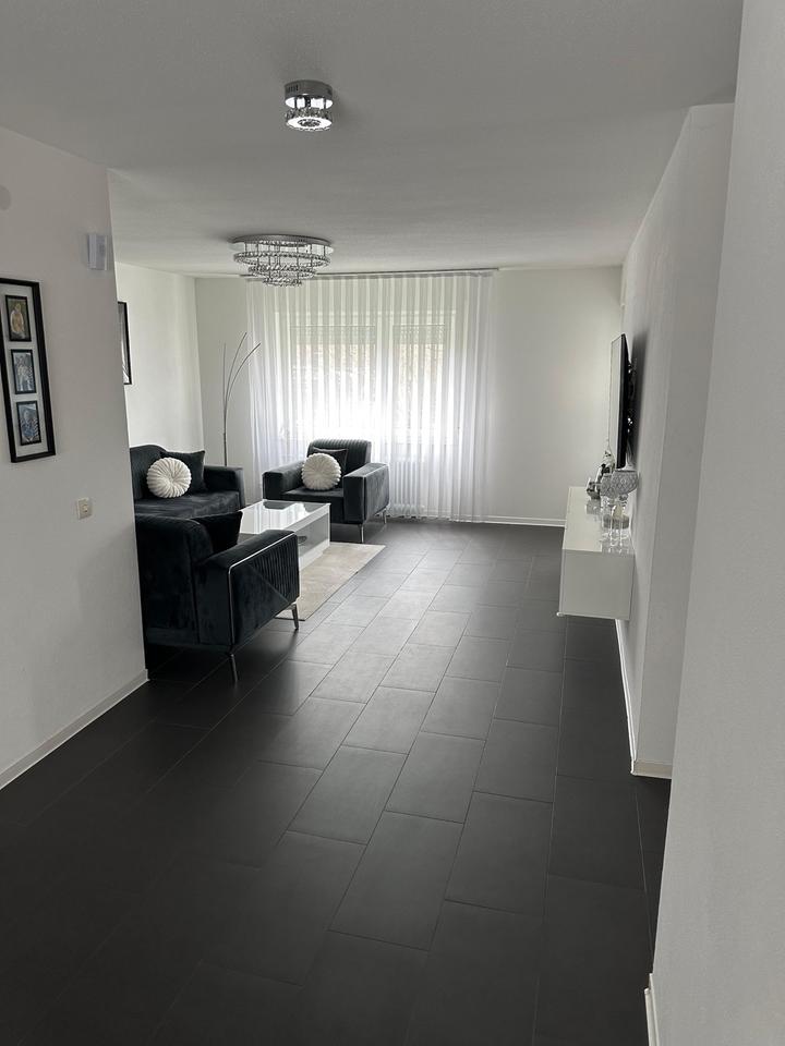 Thumbnail-Helle 4 Zimmer Wohnung 86 m2 mit Balkon, Garage &2 Stellplätze