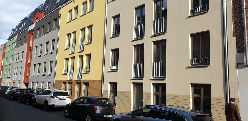 Thumbnail-Designwohnung mit Fabrikanmutung, Sichtbeton und gelegentlich Dom- und Rheinblick