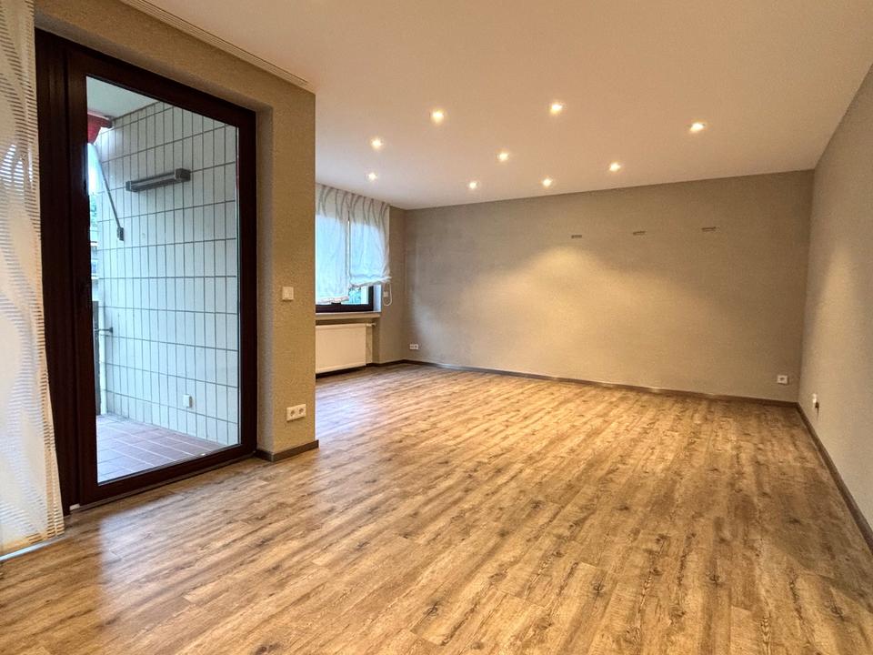 Thumbnail-Großzügiges Ambiente mit Einbauküche & Garage am Waldrand